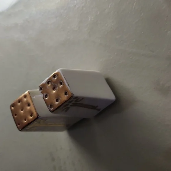 Pair of Antique salt and pepper shakers. - Picture 6 of 8